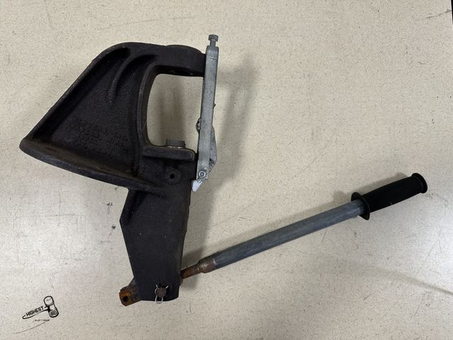 Lot 91-10302 - HEAVY DUTY CAST IRON - HERTERS, INC. MODEL 3A SINGLE-STAGE RELOADING PRESS