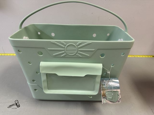 Lot 91-6209 - BEACHCOMBER BAG - 44LB MAX - EVA MATERIAL - WATERPROOF AND WASHABLE - REMOVABLE HANDLES - TOUCH SCRE...