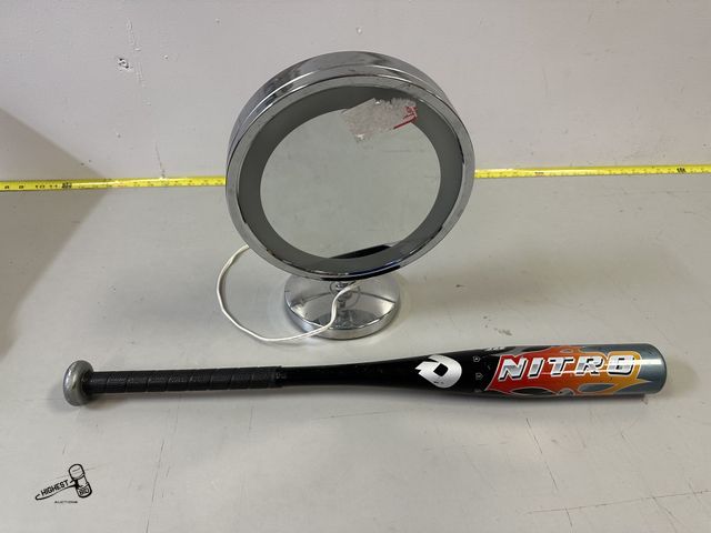 Lot 91-7299 - DEMARINI NITRO TEE BALL BAT &amp; MAKEUP MIRROR ON STAND NEEDS BULB