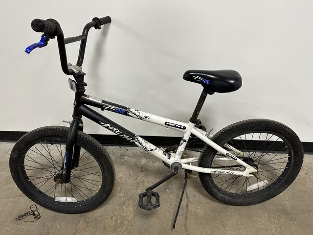 Lot 91-7916 - KENT AMBUSH XS2.0 20" BMX BIKE