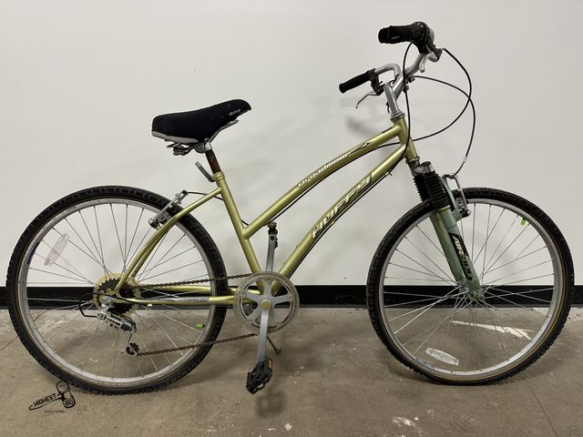 Lot 91-7889 - HUFFY BROADMOOR 26" 6 SPEED BIKE WITH FRONT SHOCKS
