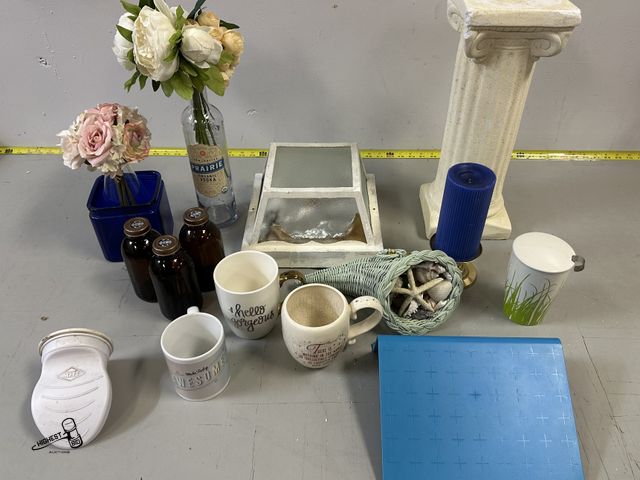 Lot 91-8230 - MISC HOUSEHOLD LOT