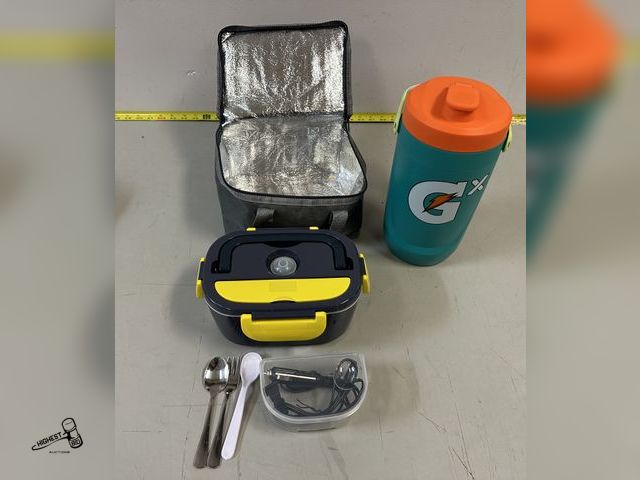 Lot 91-8553 - WORKING MANS LUNCH SET - LARGE GATORADE THERMOS &amp; PORTABLE ELECTRIC LUNCH BOX FOOD HEATER WITH A...