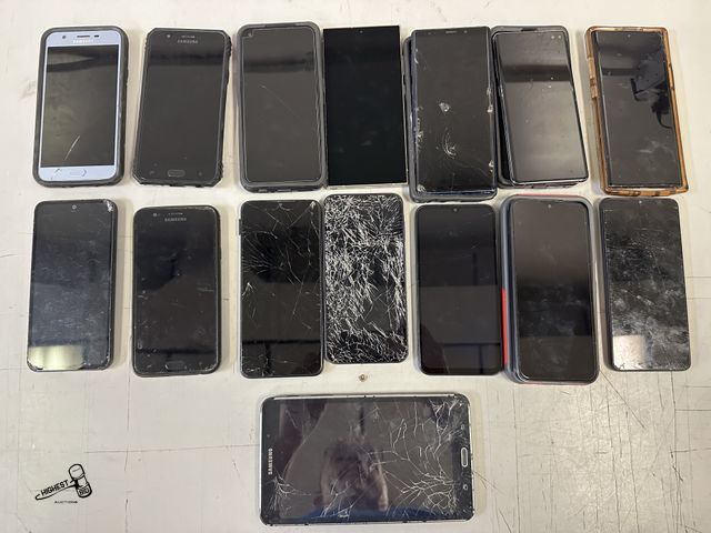 Lot 91-9719 - SAMSUNG  ASSORTED BRANDS 14 SAMSUNG PHONES 1 SAMSUNG TABLET