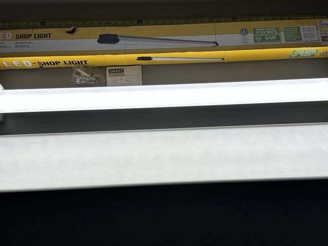 Lot 91-9022 - 4' SMART ELECRTICIAN LED SHOP LIGHT NEW IN BOX &amp; 4 LED SHOP LIGHT