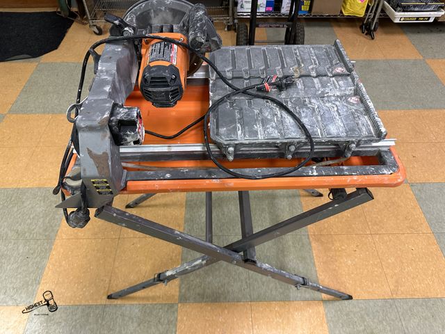 Lot 91-8585 - RIGID 9-AMP 7" BLADE WET TILE SAW MODEL # R40311 with portable stand