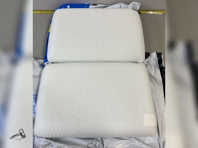 Lot 91-9421 - 2 MEMORY FOAM STANDARD SIZE PILLOWS - LIKE NEW CONDITION