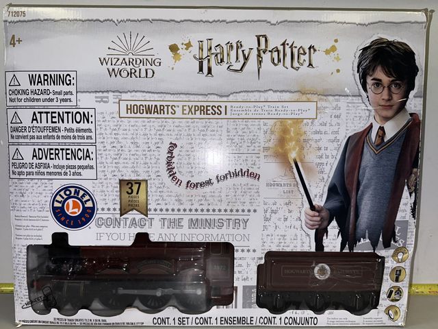 Lot 91-8416 - HARRY POTTER HOGWARTS EXPRESS - READY TO PLAY TRAIN SET