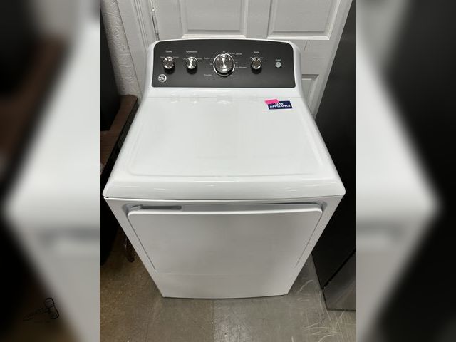 Lot 91-7043 - GE GTD48GASW0WB Dryer MSRP: $949.00 - GE LARGE VENTED GAS DRYER - WHITE - AUTO DRY - INTERIOR LIGHT ...