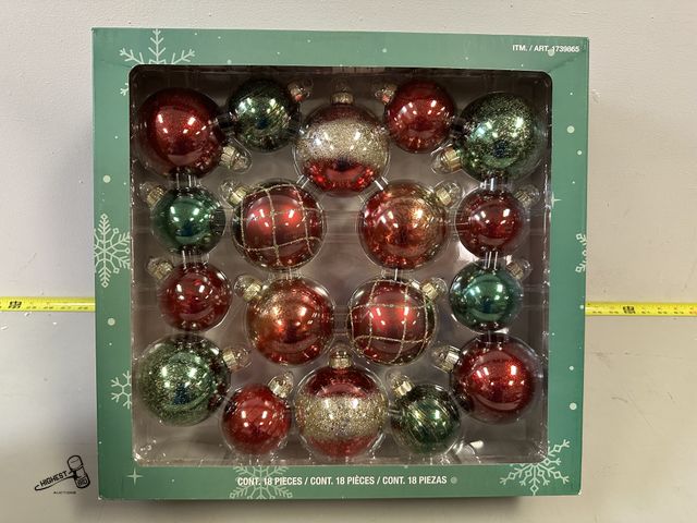 Lot 91-7218 - New 18 - PC GLASS ORNAMENTS RED &amp; GREEN