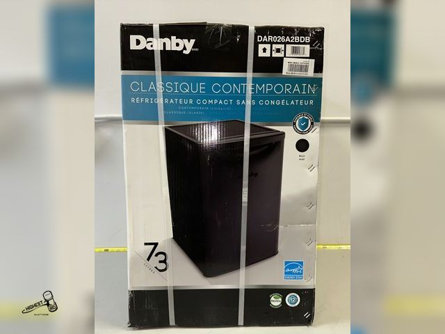 Lot 91-8798 - New MSRP $199.99 Mini Refrigerator Danby 2.6 cu. ft. Refrigerator - Energy Star® Compliant - Scratch...