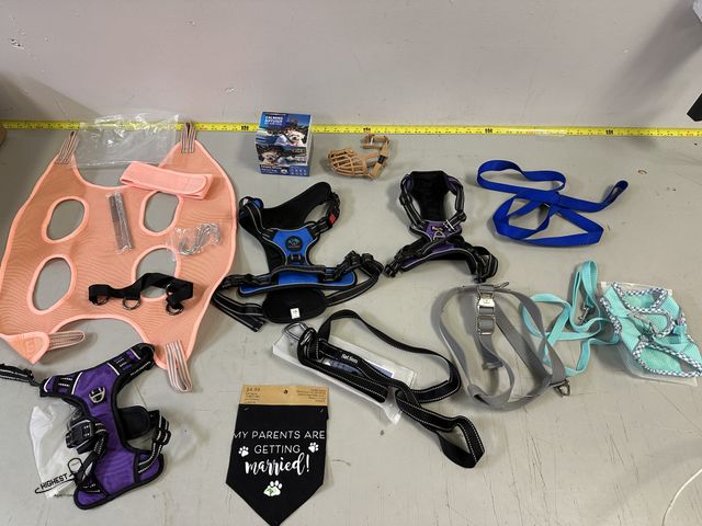 Lot 91-7090 - PET ITEMS - 5 BODY HARNESSES - 3 LEASHES - A PET GROOMING NET - COMBING DIFFUSER KIT - A MUZZLE - "M...
