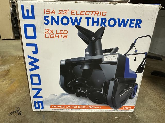 Lot 91-8004 - New SNOWJOE Single Stage SNOWJOE 15A  22" ELECTRIC SNOW THROWER 2X LED LIGHTS - NEW IN BOX