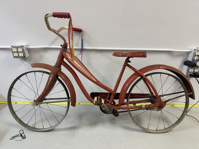 Lot 91-6184 - VINTAGE MONTGOMERY WARD HAWTHORNE BICYCLE - 1900s - A GOOD OLDIE - EMBLEM ON FRONT AND SIDE RAIL