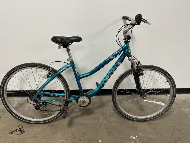 Lot 91-7881 - GLENDALE ALUMINUM 26" 7 SPEED BIKE