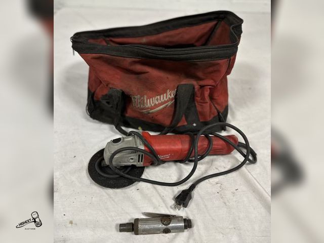 Lot 91-7699 - MILWAUKEE ELECTRIC 4N1/2" GRINDER 6142-30 - AIR DIE GRINDER IN MILWAUKEE TOOL BAG