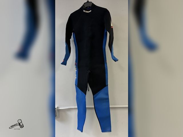 Lot 91-8815 - SKIWARM BARRIER LONG WETSUIT SIZE LARGE