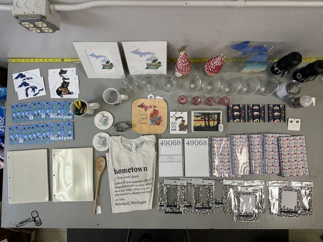 Lot 91-8362 - New MICHIGAN SOUVENIRS SEVERAL FROM HOMETOWN MARSHALL - GLASSES - SHOT GLASSES - T SHIRT - 2 CERAMIC...