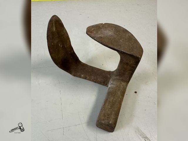 Lot 91-8578 - ANTIQUE CAST IRON SHOEMAKER TOOL COBBLER / ANVIL