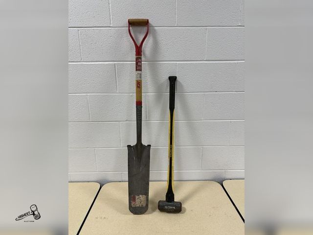 Lot 91-7119 - COLLINS AXE SLEDGEHAMMER AND A ACE DRAIN SPADE