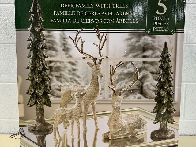 Lot 91-10626 - DEER FAMILY WITH TREES - 5 PIECE - LARGE PINE TREE IS BROKEN AT BASE AS SEEN IN PHOTOS