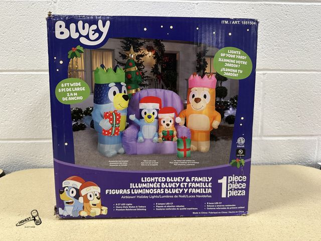 Lot 91-10527 - LIGHTED BLUEY &amp; FAMILY 8 FOOT WIDE AIR BLOWN HOLIDAY LIGHTS