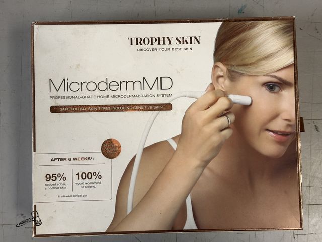 Lot 91-10399 - TROPHY SKIN MICRODERM MD PROFESSIONAL GRADE HOME MICRODERMABRASION SYSTEM
