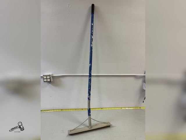 Lot 91-8580 - MARSHALLTOWN ALUMINUM CONCRETE PLACER