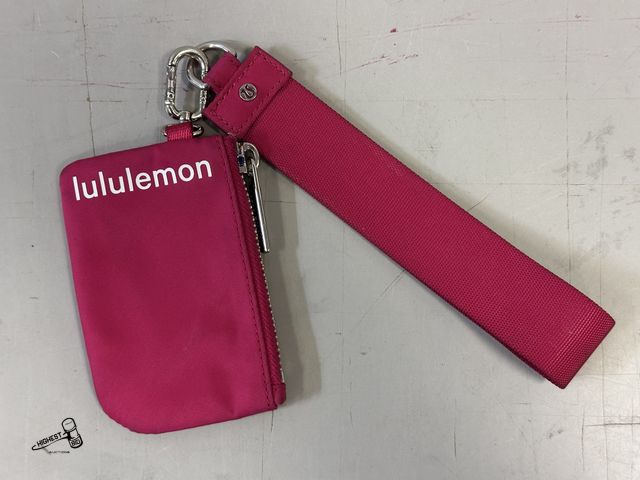 Lot 91-9616 - PINK LULULEMON WRISTLET