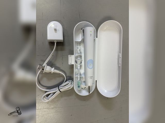 Lot 91-9541 - MSRP $ 49.98 Philips Sonicare ProtectiveClean 4300 - Sonic electric toothbrush - ONE SONIC CARE BRUS...