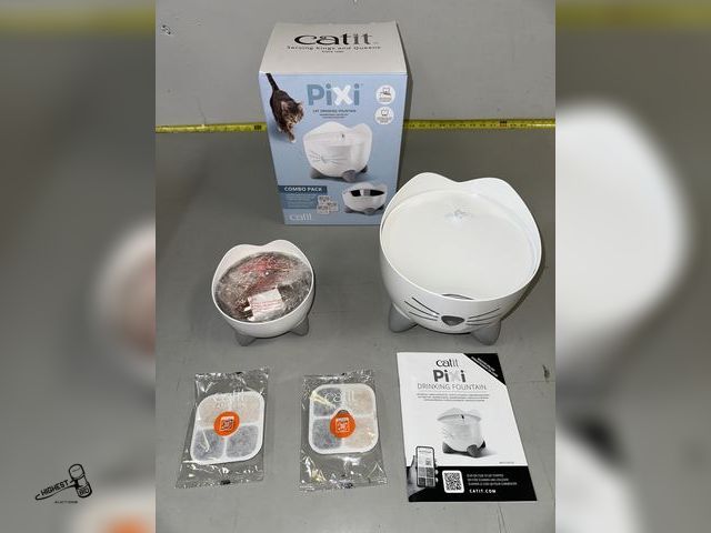 Lot 91-8471 - PIXI CAT DRINKING FOUNTAIN - CATIT SERVING KINGS AND QUEENS SINCE 1999 - COMBO PACK INCLUDES MATCHIN...