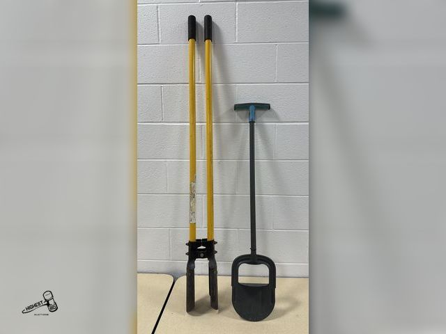 Lot 91-7054 - POST HOLE DIGGER AND A LAWN EDGER TOOL
