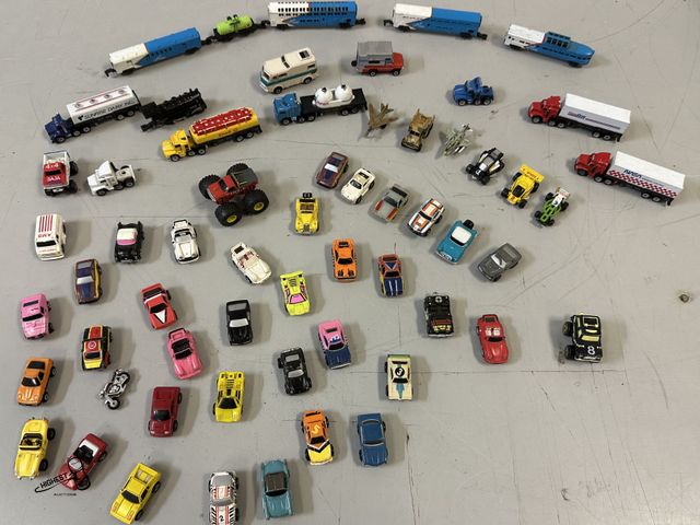 Lot 91-8833 - VINTAGE TOY COLLECTION