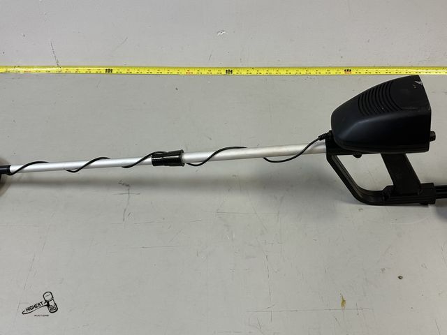 Lot 91-8296 - GOLD CENTURY GC-1016A METAL DETECTOR