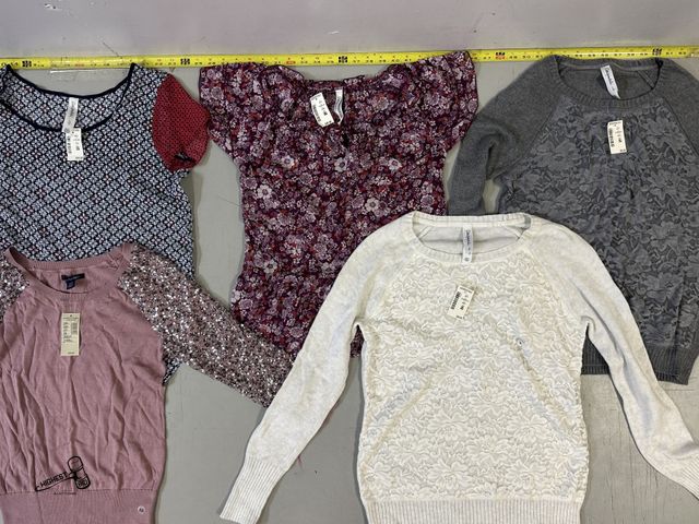 Lot 91-9689 - New 2 WOMENS SMALL AREOPOSTALE SWEATERS  2 WOMENS SMALL AREOPOSTALE BLOUSES 1 WOMENS XTRA SMALL AMER...