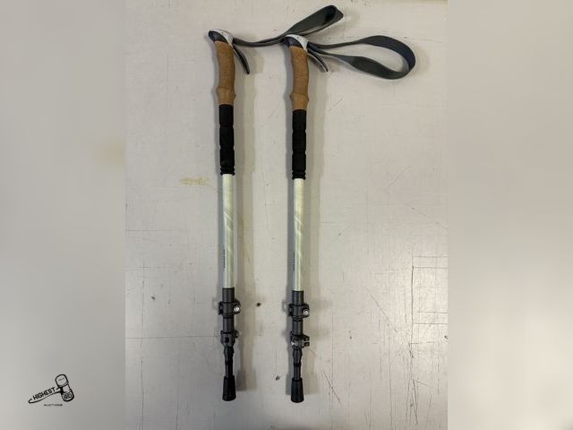 Lot 91-6475 - CASCADE MOUNTAIN TECH HIKING POLES - 26 1/2" COLLAPSE - 55" EXTENDED - ONE POLE HAS DAMAGE AND CAN O...