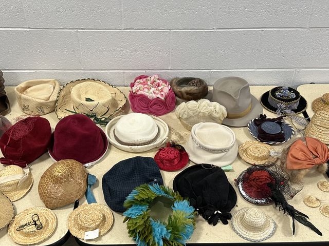 Lot 91-10337 - TABLE FULL OF VINTAGE HATS