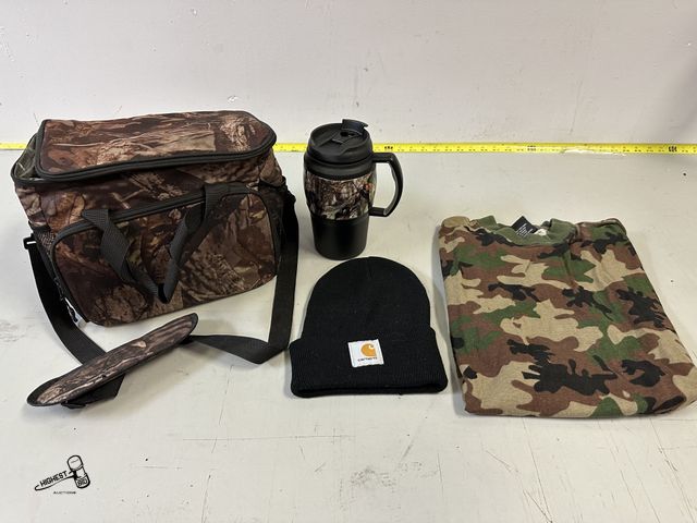 Lot 91-9764 - XL CAMOUFLAGE TEE SHIRT, CARHARTT BEANIE, CAMOUFLAGE MUG, CAMOUFLAGE LUNCH BOX