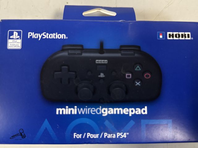 Lot 91-7779 - PLAY STATION MINI WIRED GAMEPAD PS4