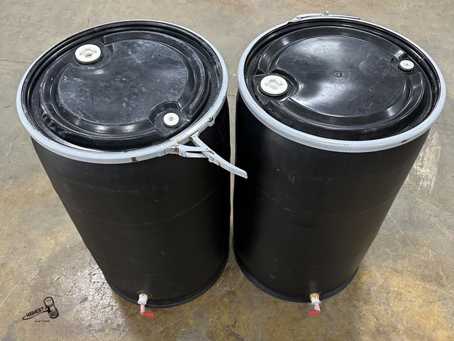 Lot 91-6573 - 2 PLASTIC 55 GALLON DRUM BARRELS WITH LIDS AND CLAMPS - DOES HAVE FAUCETS ON EACH ONE THAT ARE BROKE...