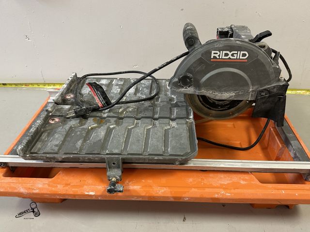 Lot 91-8585 - RIGID 9-AMP 7" BLADE WET TILE SAW MODEL # R40311