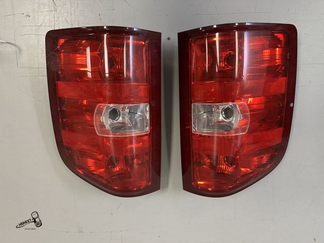 Lot 91-6421 - 2012 CHEVY SILVERADO TRUCK TAIL LIGHTS - LEFT AND RIGHT TAIL LIGHTS