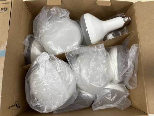 Lot 91-7148 - 12 PACK 75 WATT BR40 DIMMABLE LED LIGHT BULBS - DAYLIGHT - ENERGY EFFICIENT LIGHT BULBS