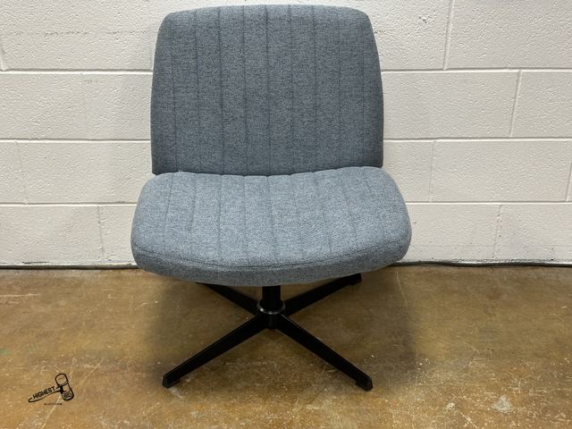Lot 91-10198 - XTRA LARGE SWIVEL OFFICE CHAIR ADJUSTABLE HEIGHT WITH ROCKER