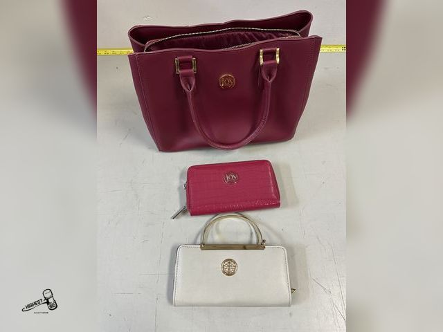 Lot 91-8221 - JOY MANGANO PURSE &amp; COSMETIC BAG &amp; SMALL GRAY HAND BAG