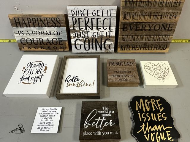 Lot 91-8351 - New 10 WOODEN HOME DECOR SIGNS