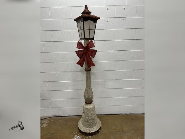 Lot 91-10553 - 7 FOOT HOLIDAY LAMP POST - NON WORKING UNIT NEEDS NEW LIGHTS OR REPAIRED