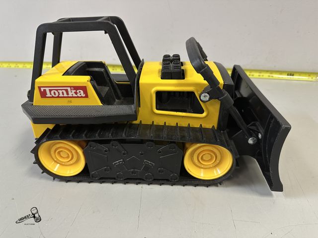 Lot 91-8975 - TONKA TOY BULL DOZER