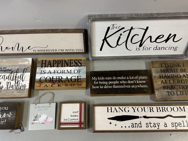 Lot 91-8346 - New 10 WOODEN HOME DECOR SIGNS