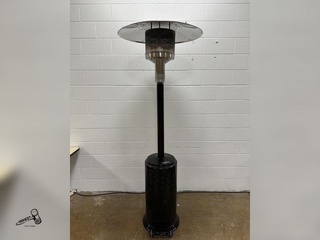 Lot 91-8260 - FIRE SENSE 46,000 BTU PATIO HEATER LIKE NEW CONDITION